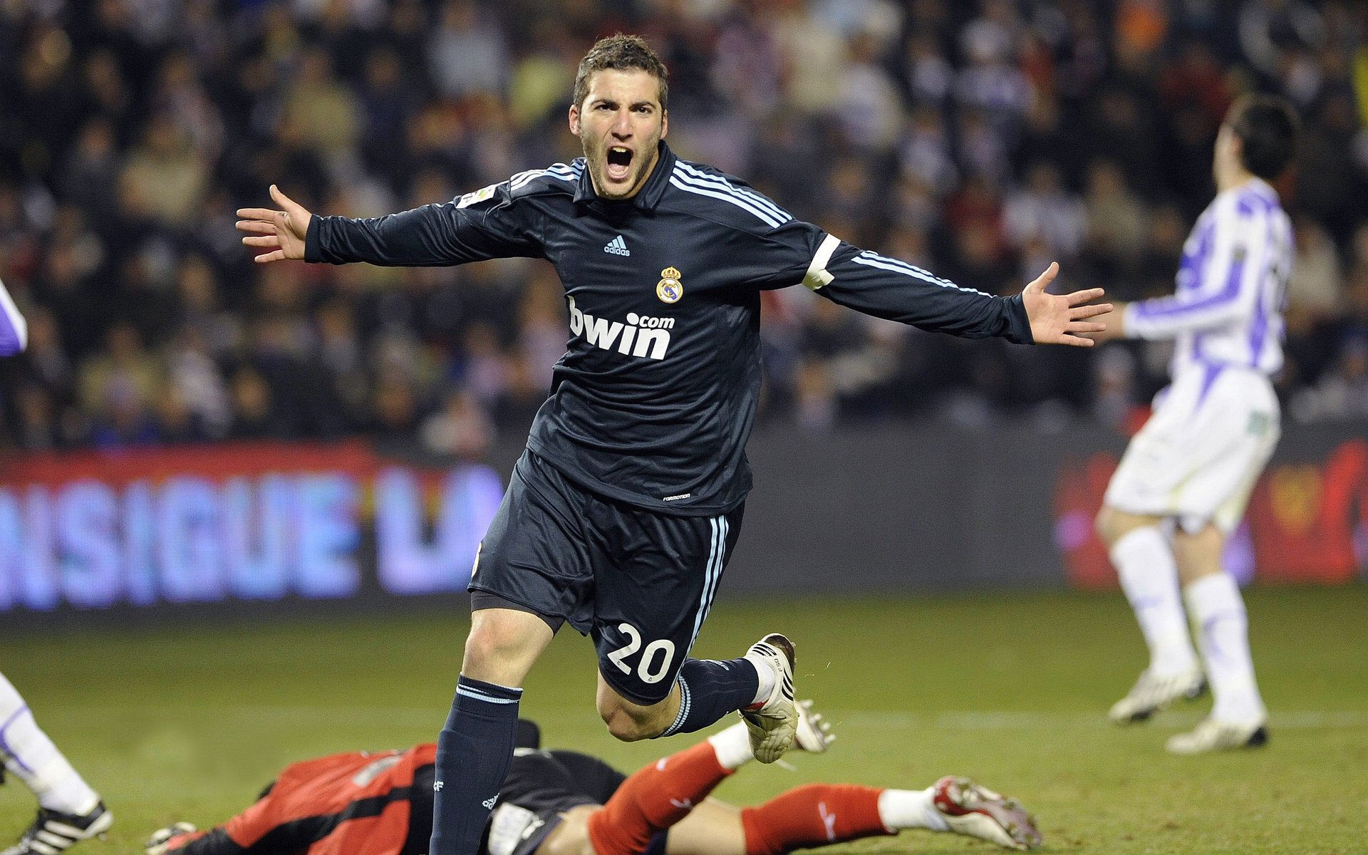 格鲁塞赛场表现获教练高度评价，格鲁塞中国简史