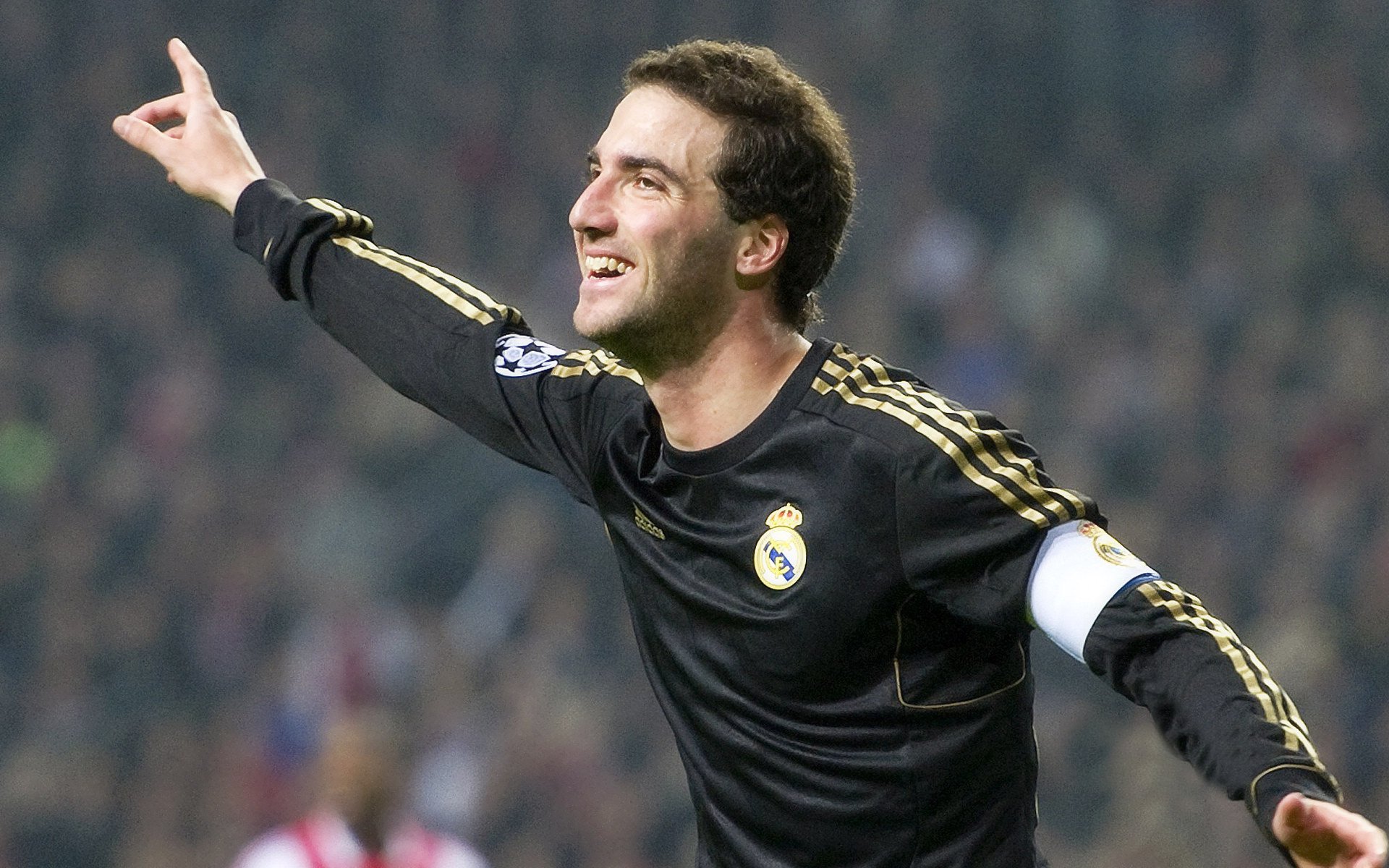 AYX GAMING-利物浦欧冠赛场奋勇前行，目标冲击冠军